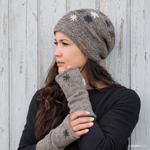 Beanie Wollmütze Jolien Naturbraun Tragebeispiel